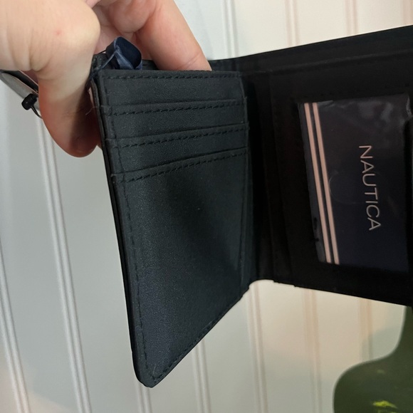 Nautica Wallet - Picture 10 of 11